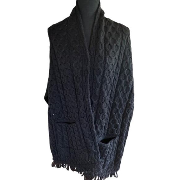 Carraig Donn Made in Ireland Aran Knit Wool Wrap Scarf w/ Pockets - Picture 1 of 6